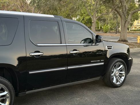 Used 2014 Cadillac Escalade ESV Platinum image 56