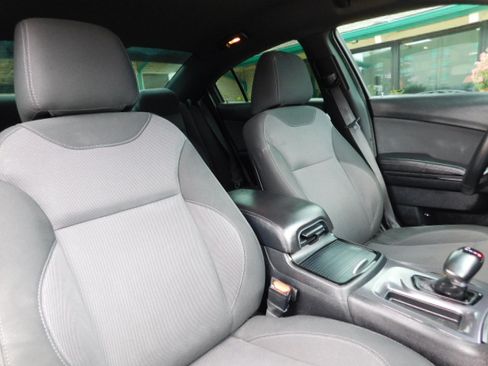 Used 2018 Dodge Charger SXT RWD image 21