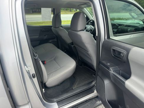 Used 2021 Toyota Tacoma SR5 AWD/4WD image 17