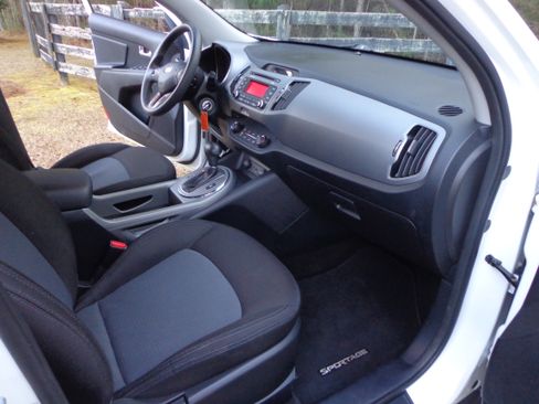Used 2015 Kia Sportage LX image 11