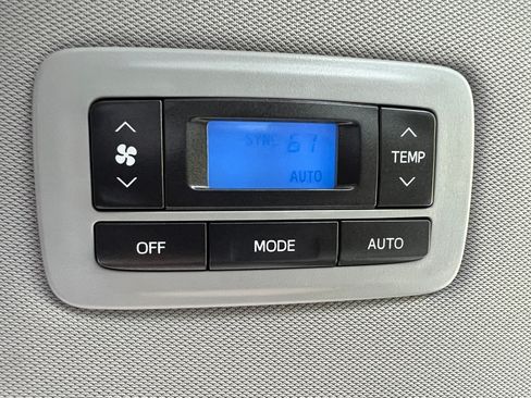 Used 2015 Toyota Sienna AWD/4WD image 21