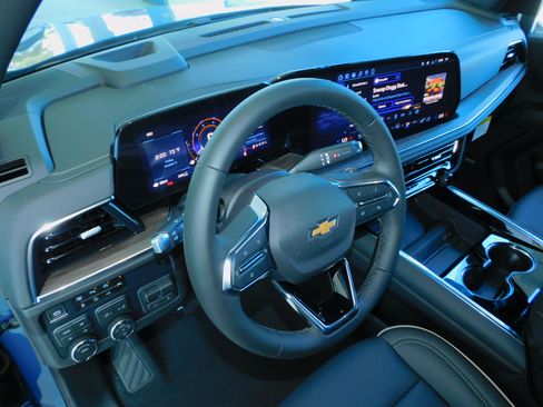 New 2026 Chevrolet Suburban Premier image 21
