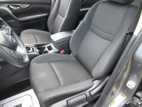 Used 2018 Nissan Rogue S image 14