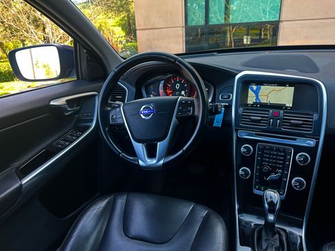 Used 2015 Volvo XC60 T5 Platinum image 32