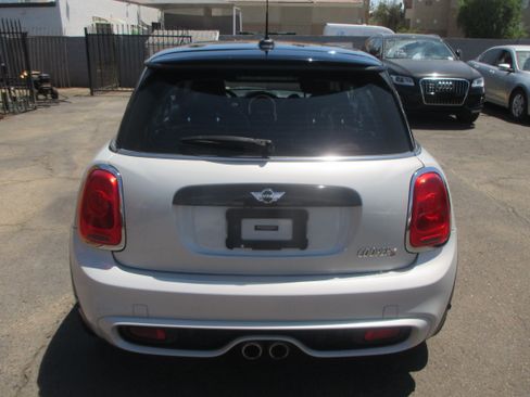 Used 2018 MINI Cooper S 2-Door Hardtop FWD image 11