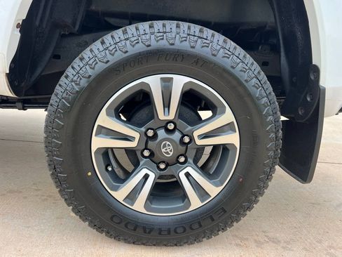 Used 2016 Toyota Tacoma 4x4 Double Cab Limited image 9