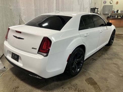 Used 2021 Chrysler 300 Touring image 27