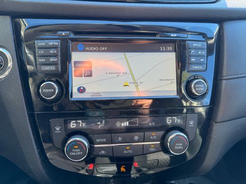 Used 2017 Nissan Rogue SV image 18