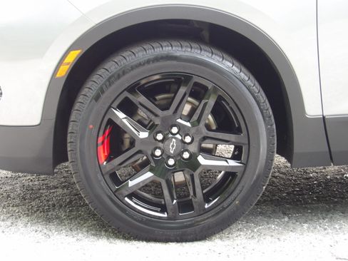 Used 2024 Chevrolet Blazer FWD LT w/ 2LT image 9