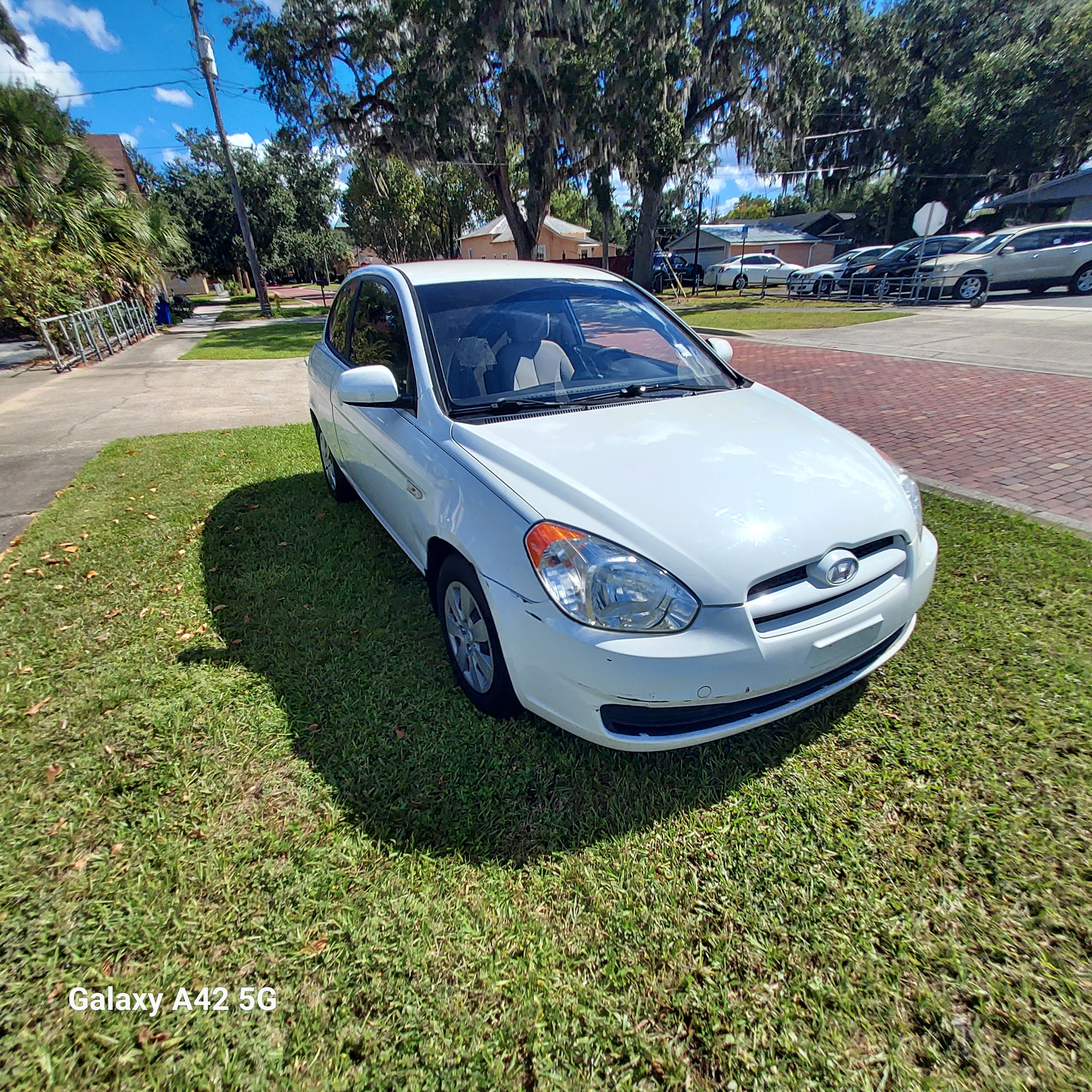 Used 2010 Hyundai Accent Hatchback FWD image 3