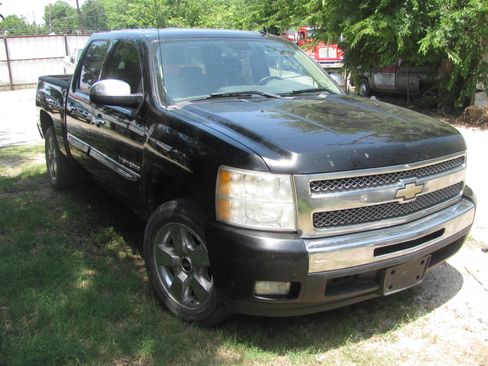 Used 2011 Chevrolet Silverado 1500 2WD Crew Cab LT image 3