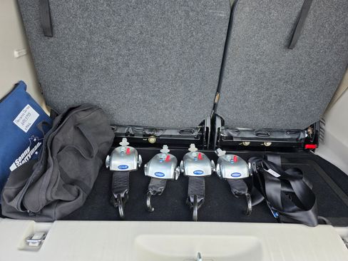 Used 2022 Chrysler Voyager LX image 22