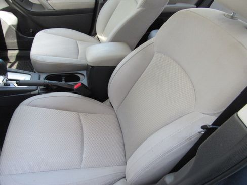 Used 2015 Subaru Forester 2.5i AWD/4WD image 11