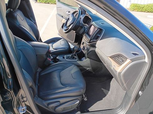 Used 2017 Jeep Cherokee Limited image 10