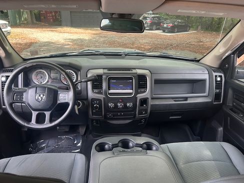 Used 2014 RAM 1500 4x4 Crew Cab ST image 21