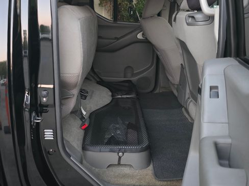 Used 2012 Nissan Frontier SV image 31