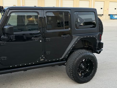 Used 2015 Jeep Wrangler 4WD Unlimited Sport image 33