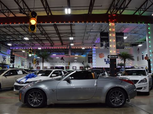Used 2005 Nissan 350Z Touring RWD image 3