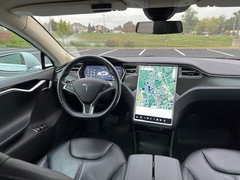 Used 2015 Tesla Model S 60 image 17