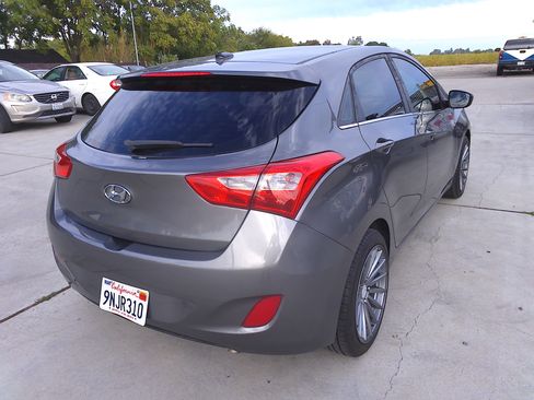Used 2017 Hyundai Elantra GT image 4