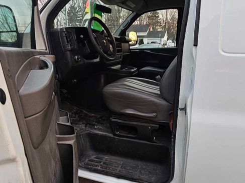 Used 2011 GMC Savana 3500 image 13