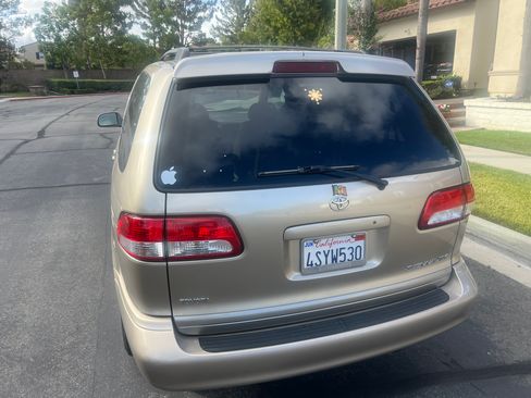 Used 2001 Toyota Sienna XLE FWD image 8
