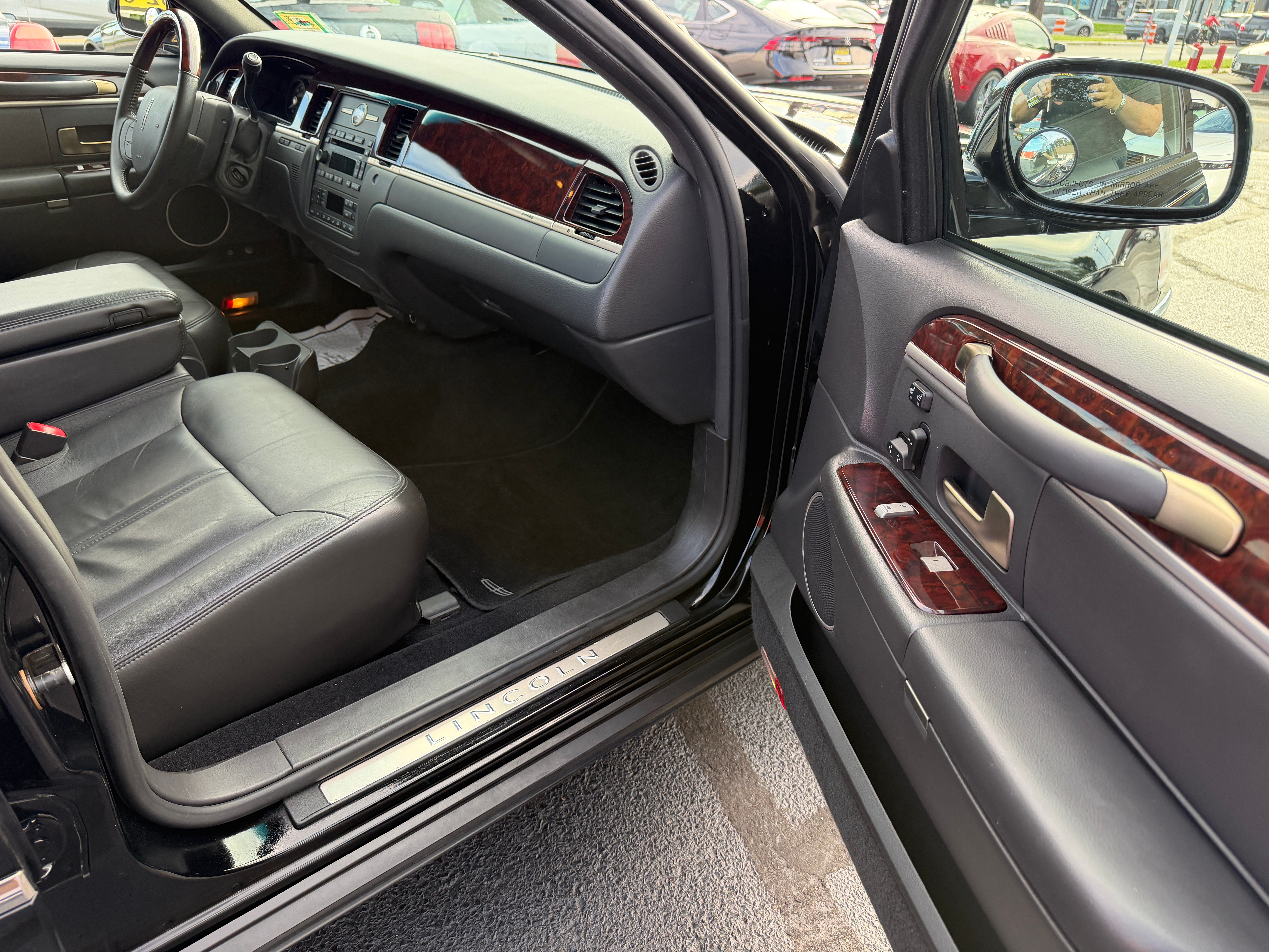 Used 2009 Lincoln Town Car Signature Limited RWD image 20
