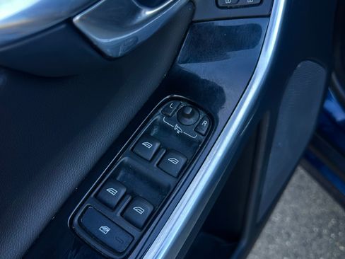 Used 2015 Volvo XC60 T5 Platinum image 23