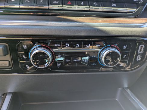 Used 2024 GMC Sierra 1500 SLT image 5