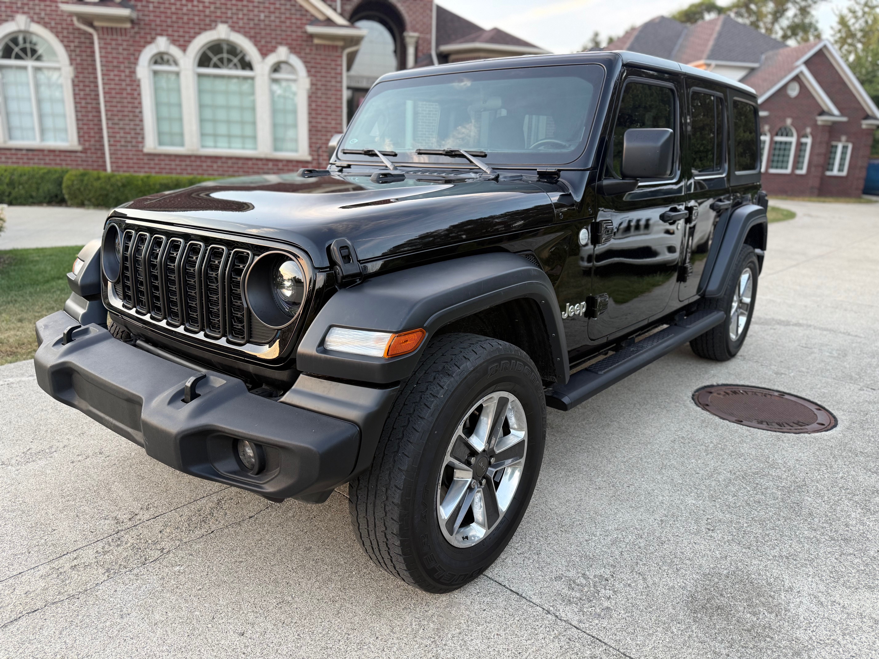Used 2020 Jeep Wrangler 4WD Unlimited Sport image 3