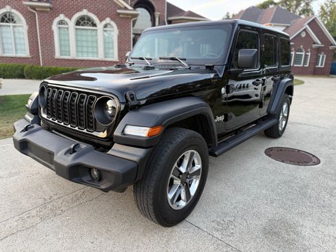 Used 2020 Jeep Wrangler 4WD Unlimited Sport image 3