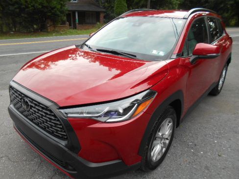Used 2022 Toyota Corolla Cross AWD LE image 1