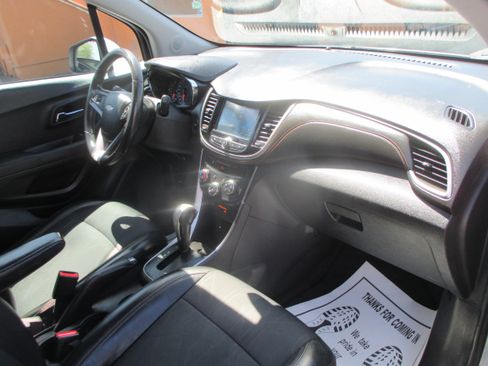 Used 2017 Chevrolet Trax FWD LT w/ 1LT image 3