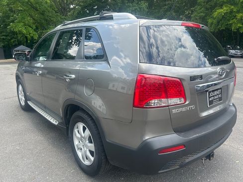 Used 2011 Kia Sorento AWD LX image 3