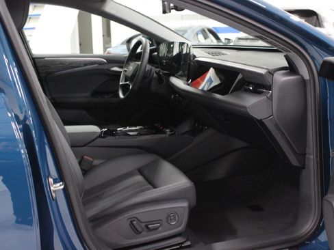 Used 2025 Audi A6 e-tron Premium image 40