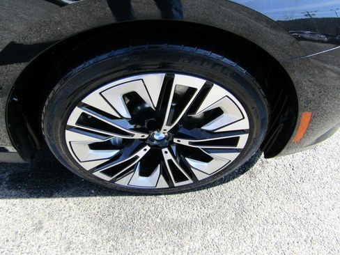 Used 2025 BMW 530i xDrive image 12