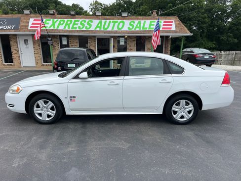 Used 2010 Chevrolet Impala LS FWD image 4