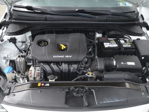 Used 2017 Hyundai Elantra SE image 27