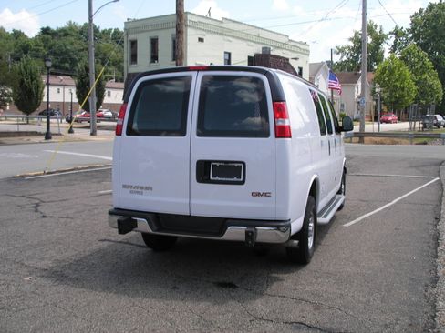 Used 2023 GMC Savana 2500 image 4