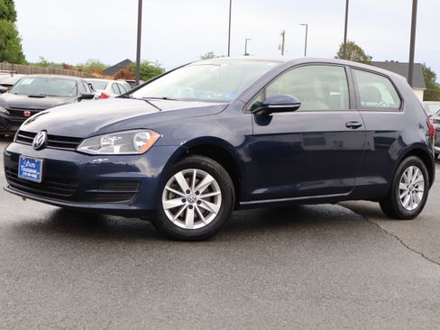 Used 2015 Volkswagen Golf 2-Door FWD image 2