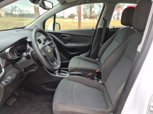 Used 2020 Chevrolet Trax LS image 6