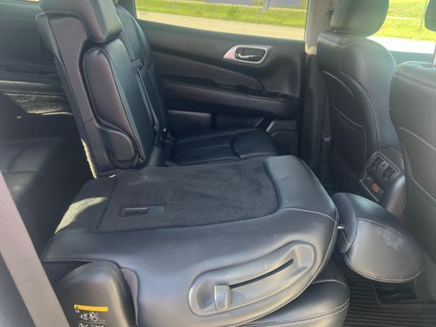 Used 2019 Nissan Pathfinder FWD image 12