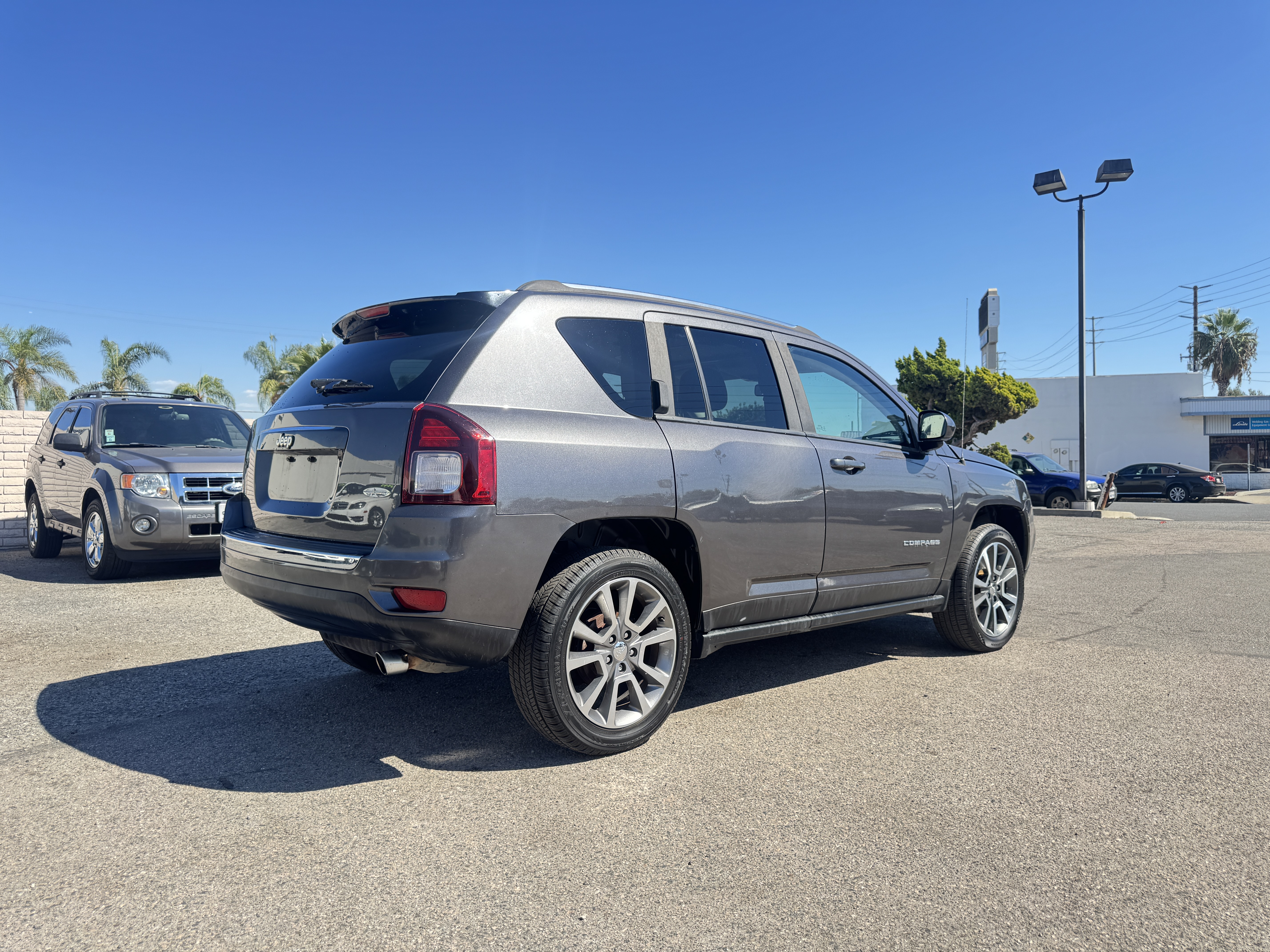 Used 2016 Jeep Compass High Altitude FWD image 9