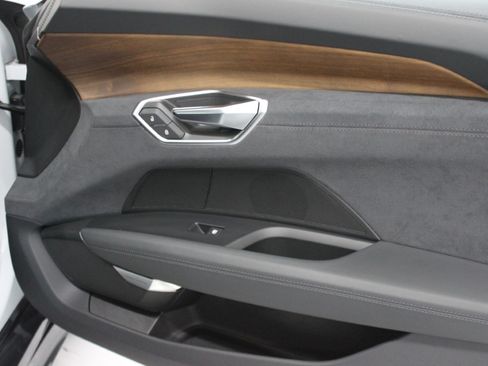 Used 2023 Audi e-tron GT Premium Plus image 43