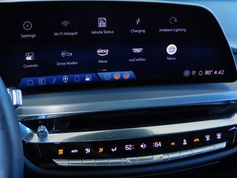 Used 2024 Cadillac Lyriq Luxury image 5