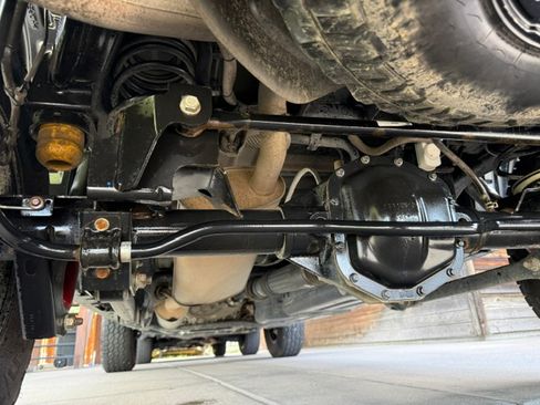 Used 2021 Jeep Gladiator Willys AWD/4WD image 23