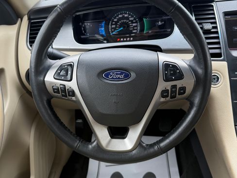 Used 2015 Ford Taurus SEL image 15
