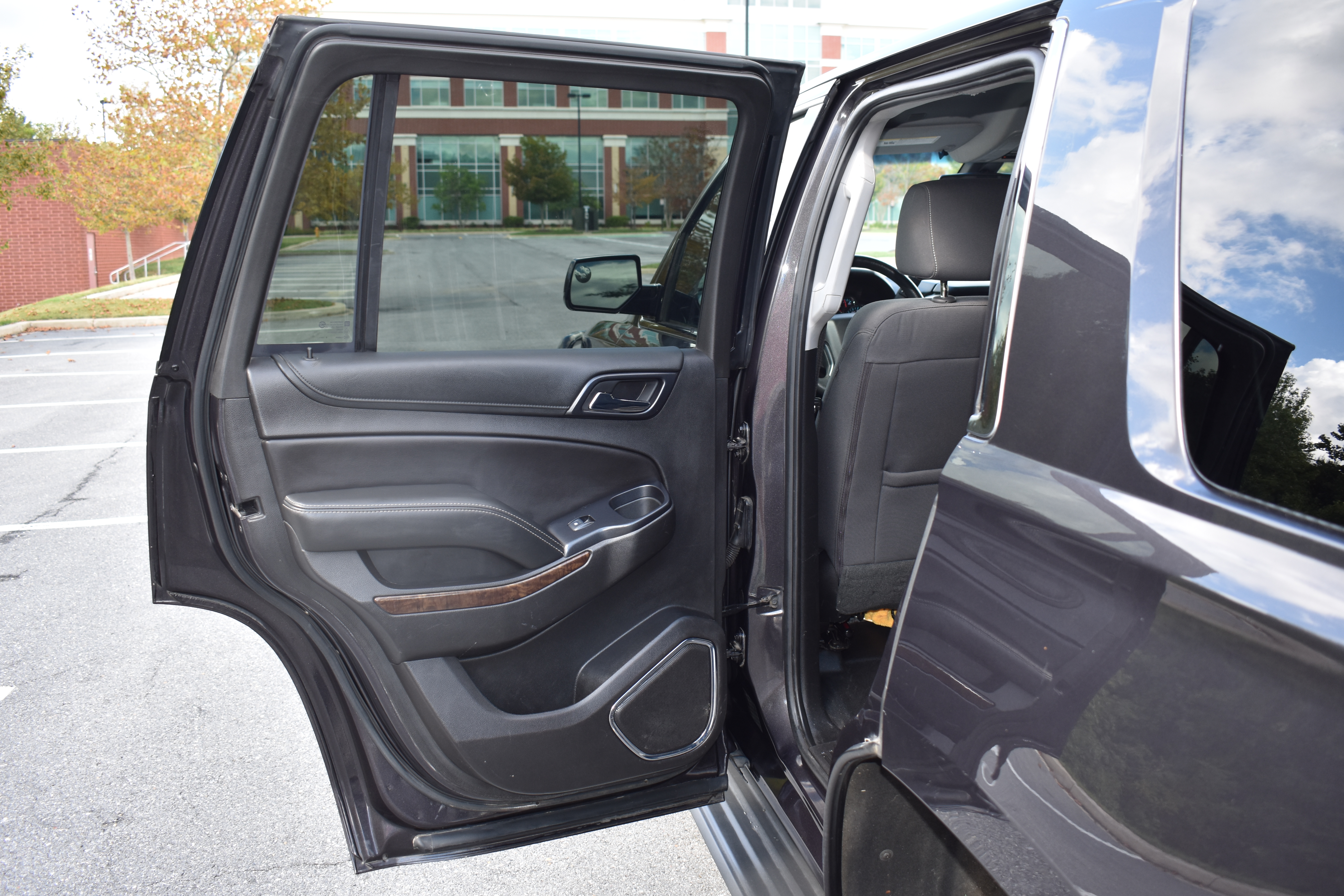 Used 2018 Chevrolet Tahoe 4WD image 34