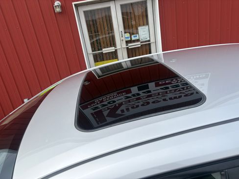 Used 2020 Toyota Corolla LE image 8