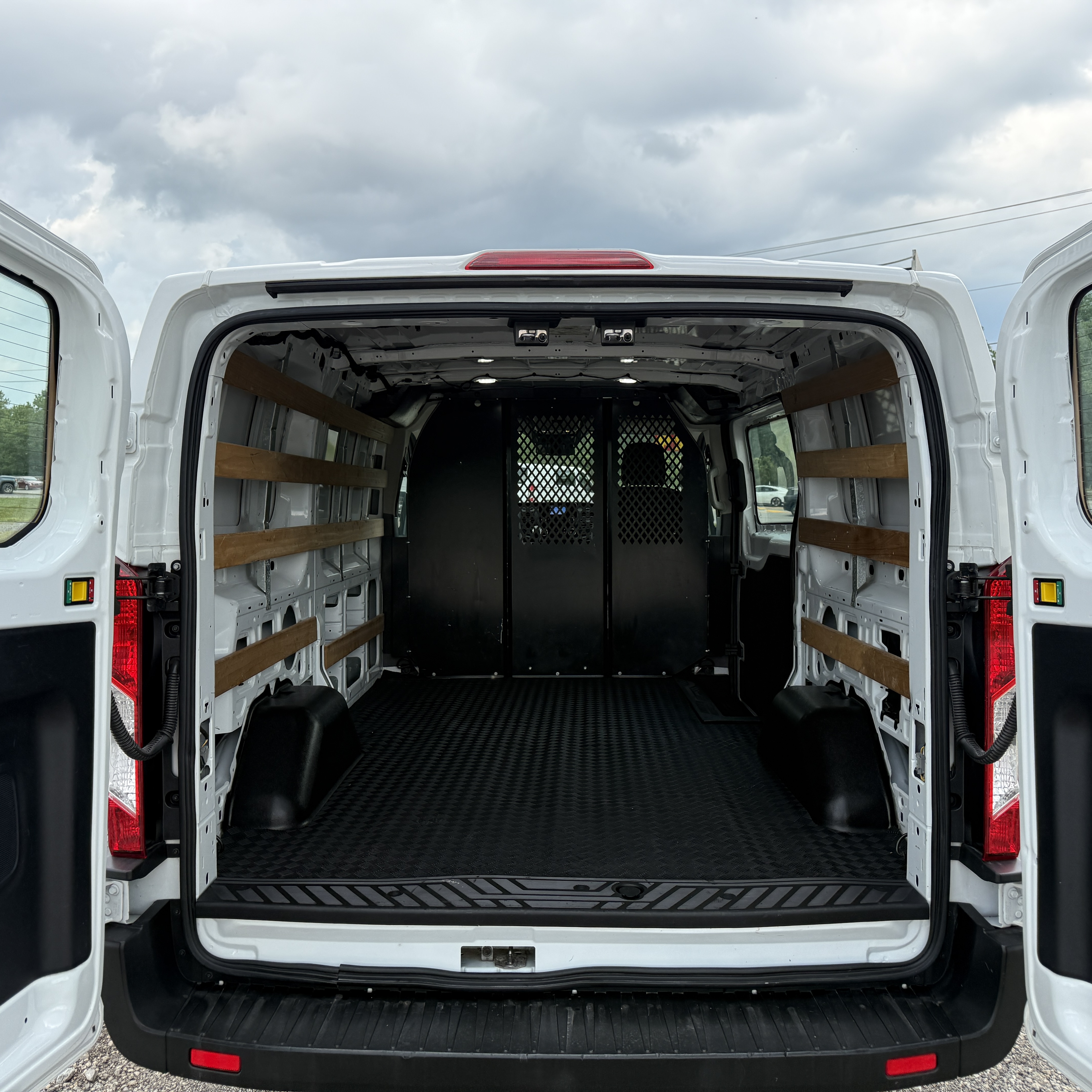 Used 2024 Ford Transit 250 Low Roof RWD image 4
